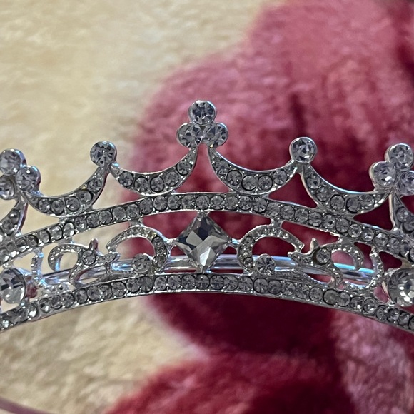 Tiara - Picture 2 of 8